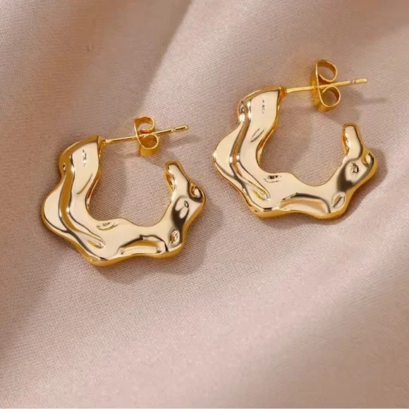Zara 18k Gold Color Plated Wave Design Gold Hoop Earrings - Picture 4 of 9